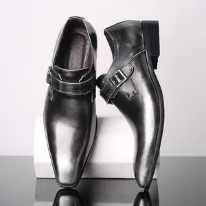 Élégantes chaussures homme à bout carré et boucle monk en finition argentée
