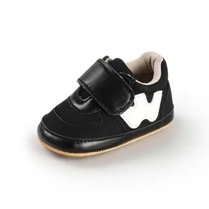 Comfortable black and white infant sneakers with velcro strap and stylish W logo detail
