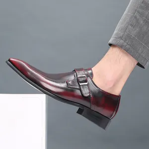 Vue détaillée de profil des chaussures de ville en cuir bordeaux dégradé pour hommes