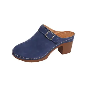 Blauwe muiltjes met gesloten neus voor dames met blokhak en decoratieve metalen gesp detail
