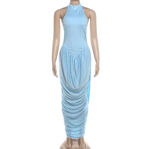 Vorderansicht ärmelloses Maxikleid in Hellblau mit gerafftem Rock und Stehkragen