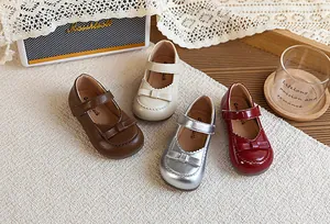 Variété de babies vintage françaises pour filles avec détail de nœud et semelles souples