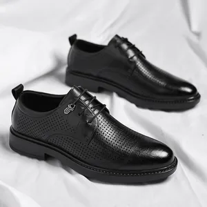 Zapatos Derby de cuero negro perforado transpirable para hombre estilo de negocios