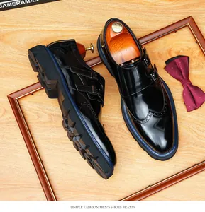 Κάτοψη από μαύρα δερμάτινα παπούτσια Brogue με διπλό λουρί για επαγγελματική χρήση ή γάμο