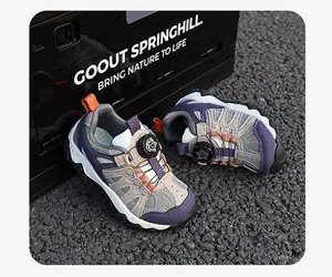 Details langlebiger Kinder-Wanderschuhe mit praktischem Drehverschluss-System