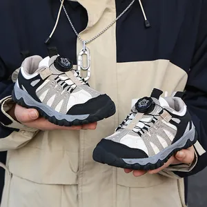 Beige und schwarze Kinder-Outdoor-Wanderschuhe mit praktischem Drehverschluss-System