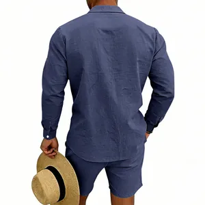 Vue arrière d'un ensemble chemise à manches longues en lin bleu marine et short pour homme