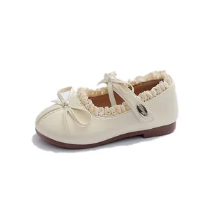 Elegante beige Mary Jane Schuhe für Mädchen mit feinem Spitzenbesatz und Schleifen