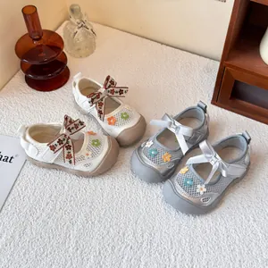 Zapatos de princesa de malla transpirable para niñas con lindos lazos florales de verano