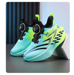 Seitenansicht der atmungsaktiven Mesh-Sportschuhe für Jungen mit Drehverschluss-System