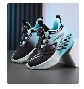 Detailansicht der Jungen Sportschuhe mit Farbverlauf, Mesh und Drehverschluss.