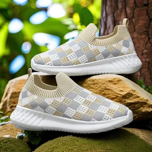 Sneakers slip-on in maglia a scacchi traspirante per bambini e per tutti i bimbi piccoli