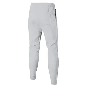 Vista trasera de pantalones deportivos pesados para hombre con tejido de textura gris