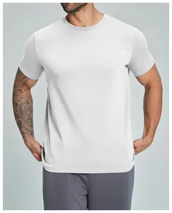 Vista detallada de una camiseta de manga corta para hombre en algodón orgánico gris claro
