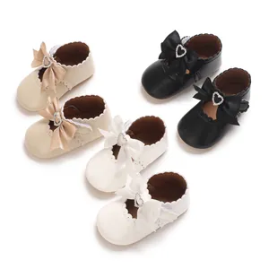 Baby-Mädchen Mary Janes mit weicher Sohle und Herz-Strass-Schleifen in verschiedenen Farben