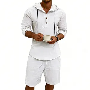 Conjunto de lino blanco para hombre con camisa de manga larga con capucha y pantalones.