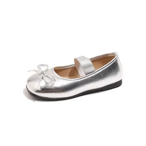 Elegante silberne Mary-Jane-Schuhe für Mädchen mit Schleife und Metallic-Effekt für Feste