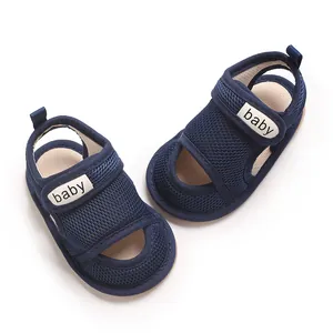 Atmungsaktive Baby-Sandalen aus Netzstoff mit weicher Sohle und Klettverschluss
