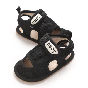 Atmungsaktive schwarze Baby-Sommersandalen aus Mesh mit weichen Sohlen und Klettverschluss