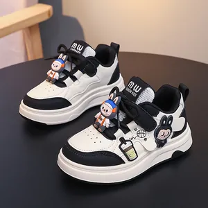 Αναπνεύσιμα ασπρόμαυρα παιδικά sneakers με χαριτωμένους τρισδιάστατους χαρακτήρες 3D