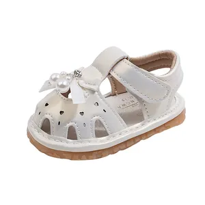 Sandalias blancas perladas para bebés niñas con lazo y perlas para aprender a caminar