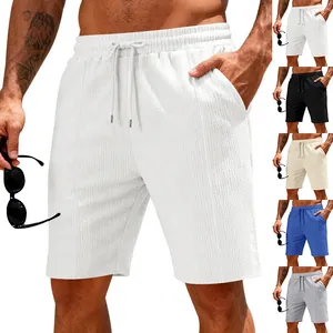 Vue détaillée du short décontracté en maille gaufrée pour homme en blanc noir beige bleu gris