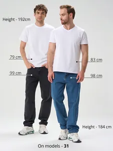 Visual size guide for men's loose straight leg jeans with model height and waist details.