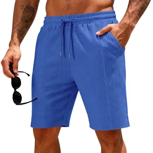 Vue détaillée du short bleu gaufré pour homme montrant la texture et le cordon