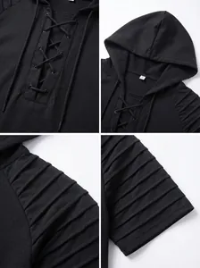 Detailansicht des schwarzen Herren-Kapuzenpullovers mit Faltenärmeln und Schnürung