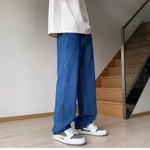Loose straight-leg blue jeans for men with high-street aesthetic and classic wash