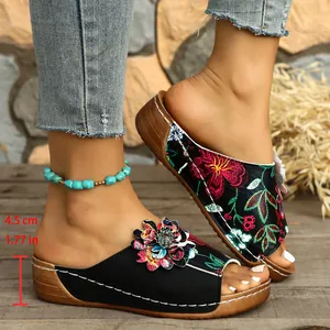 Damen Böhmische Keilabsatz-Sandalen 3D-Blumenstickerei Plateau-Hausschuhe Leicht Offene Zehen Vintage Floral Sommer Strandschuhe