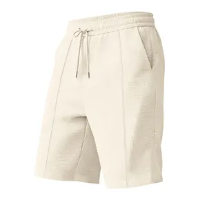 Détail du short de sport gaufré pour hommes couleur crème avec cordon de serrage à la taille