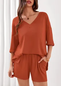 Vista dettagliata del set tempo libero donna arancione ruggine con scollo a V a coste