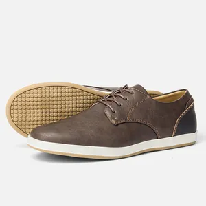 Zapatillas casuales de cuero marrón para hombre con suela blanca y goma de nido de abeja