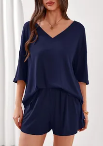 Set loungewear da donna a coste blu navy con top scollo a V e pantaloncini coordinati