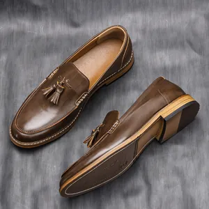 Hochwertige braune Leder-Slipper mit Quasten für Herren mit rutschfester Sohle