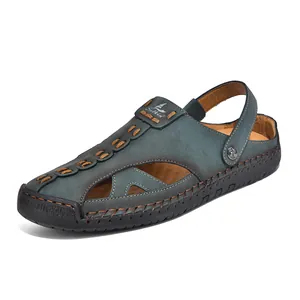 Seitendetail von dunkelgrünen Outdoor-Sandalen für Herren mit handgenähten Kanten