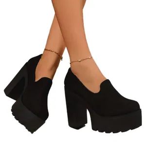 Dames zwarte suède plateau loafers met dikke blokhak en grove zool