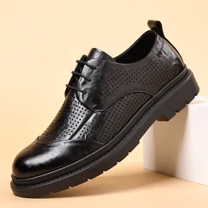 Chaussures de ville classiques en cuir perforé noir pour hommes style rétro britannique