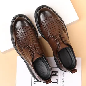 Chaussures de ville en cuir marron perforé de style britannique rétro pour hommes