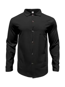 Vista frontale di camicia nera in velluto a coste a maniche lunghe con bottoni neri.