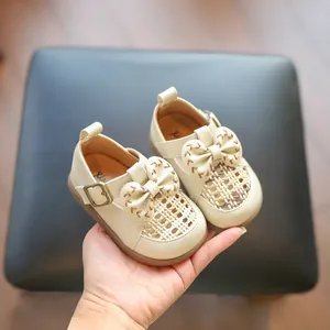 Premium cremeweiße Lauflernschuhe für Mädchen mit weicher Sohle und Schleife