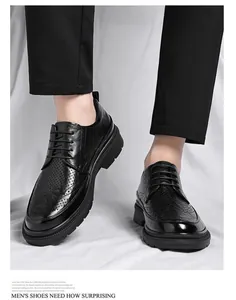 Detailaufnahme der schwarzen Brogue-Derby-Schuhe für Herren mit atmungsaktiven Löchern