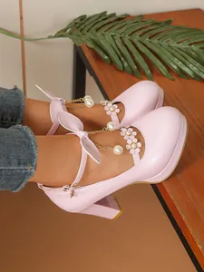 Escarpins compensés roses style princesse avec breloques fleurs et perles et talon épais