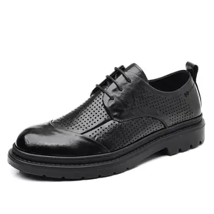 Klassische schwarze Herren Business-Casual Lederschuhe mit feinem Lochmuster Design