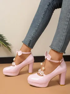 Chaussures Mary Jane roses à plateforme avec nœud et détails floraux en perles