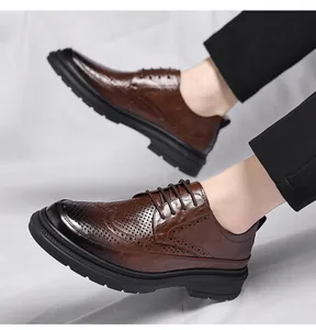 Detailansicht brauner Herren-Lederschuhe im Brogue-Stil mit Perforationen