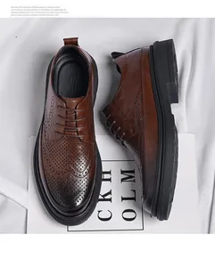 Detailansicht brauner Brogue-Derbyschuhe aus Leder für Herren mit Lochmuster-Design