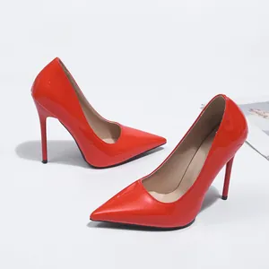 Escarpins stilettos élégants en cuir verni rouge à bout pointu pour femmes, vue détaillée