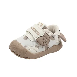 Zapatos de andar transpirables con suela blanda para niños de uno a tres años